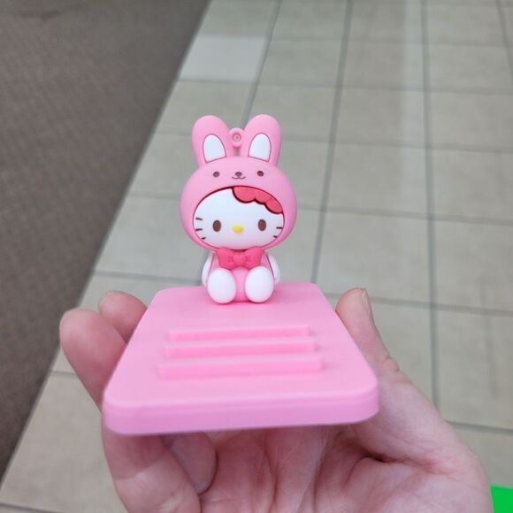 Brand New Hello Kitty Phone Stand - Picture 1 of 8